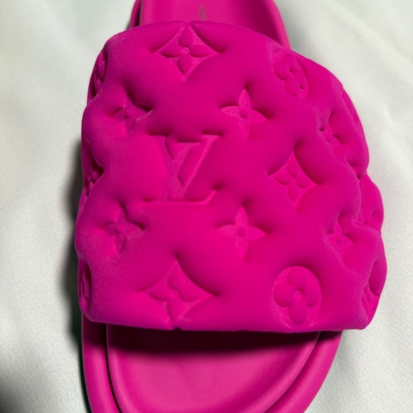*NEW* Louis Vuitton Pillow Bright pink slides - Picture 6 of 10